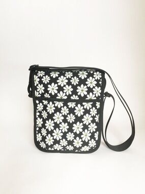 Reign Vermont Day Purse in Marguerite